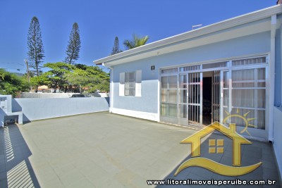 Casa com 2 dormitórios (sendo 1 suíte) a 50 metros da praia