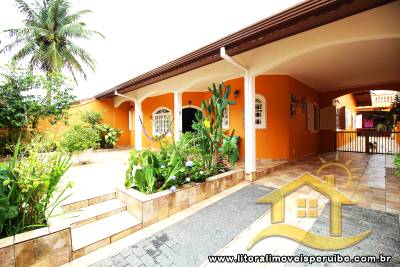 Casa Térrea Com 3 Dts (3 Suítes) A 600 Metros Da Praia.