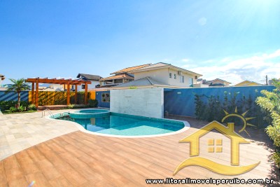 Casa Térrea Em Residencial Fechado Com 3 Dts, A 1200 Metros Da Praia.