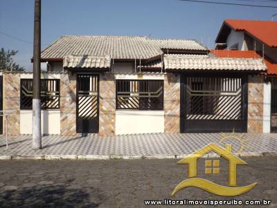 Casa Térrea Com 3 Dormitórios E Edícula A 600 Metros Da Praia.