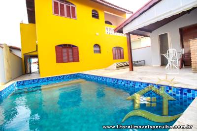 Casa Térrea Com 3 Dts (1 Suíte) A 600 Metros Da Praia.