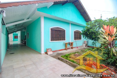 Casa térrea com 6 quartos,sendo 4 suítes 1 wc social,garagem para 3 carros e churrasqueira.