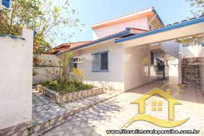 Casa assobradada com 4 dormitórios sendo 2 suítes, a 700 m praia, 3 edículas, ótima para fins comerciais