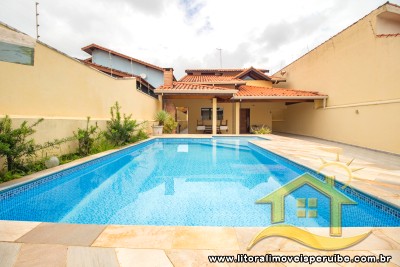 Casa com 5 dormitórios (sendo 2 suítes) a 100 metros da praia