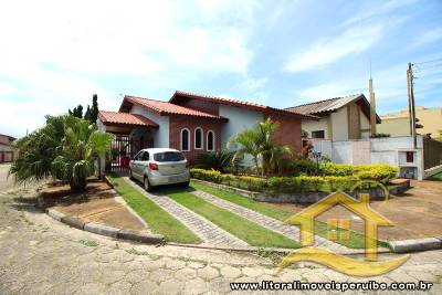 Casa Térrea Com 3 Dts (1 Suíte) A 800 Metros Da Praia.