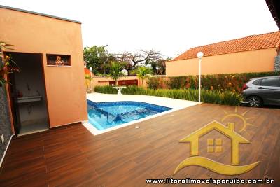 Casa com 3 dormitórios (3 suítes) a 300 metros da praia