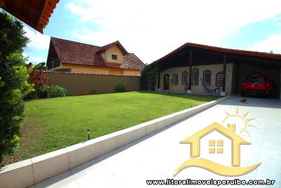 Casa Térrea Com 4 Dormitórios (Sendo 2 Suítes) A 100 Metros Da Praia.