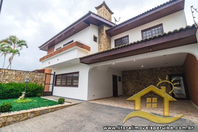 Casa Assobradada Com 4 Dormitórios (Sendo 3 Suítes) E Piscina