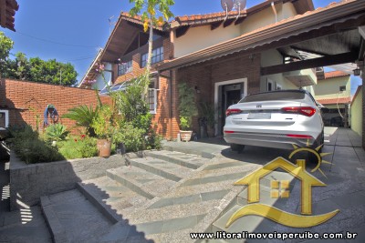 Casa gigante com 5 dormitórios sendo 2 suítes a 500 m da praia