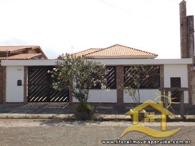 Casa Térrea Com 3 Dormitórios E Edícula A 700 Metros Da Praia.