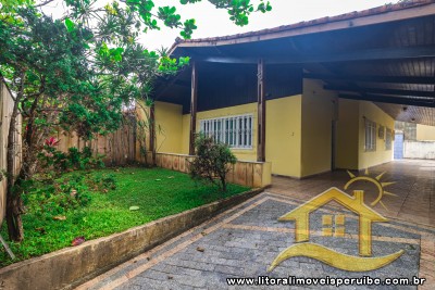 Casa Térrea Em 2 Lotes, Com 3 Dts (1 Suíte) A 300 Metros Da Praia.