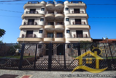 Apartamento cobertura com 3 dormitórios (3 suítes) a 300 metros da praia.