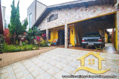 Casa térrea com 4 dormitorios .