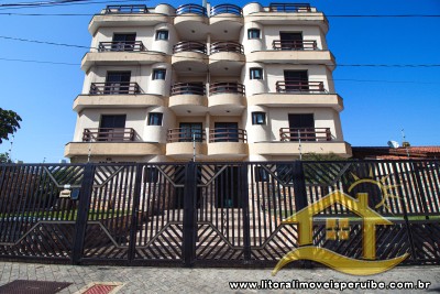 Apartamento cobertura com 3 dormitórios (3 suítes) a 300 metros da praia.