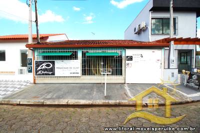 Casa com 1 dormitório a 800 metros da praia