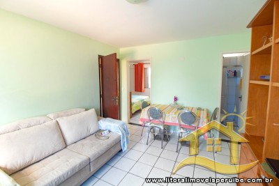 Apartamento com 2 dormitórios (1 suíte) a 600 metros da praia.