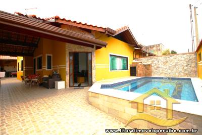 Casa com 3 dormitórios (uma suíte),vaga para 2 carros na garagem e Piscina.