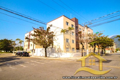 Apto com 2 dorms  lado praia.