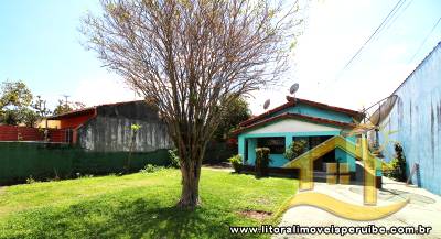 Casa com 2 dormitórios a 700 metros da praia