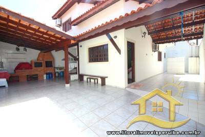 Casa Térrea Com 3 Dts (3 Suítes) A 800 Metros Da Praia.