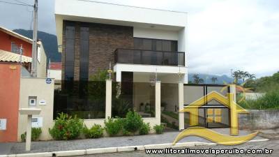 Casa com 4 dormitórios (2 suíte) a 100 metros da praia